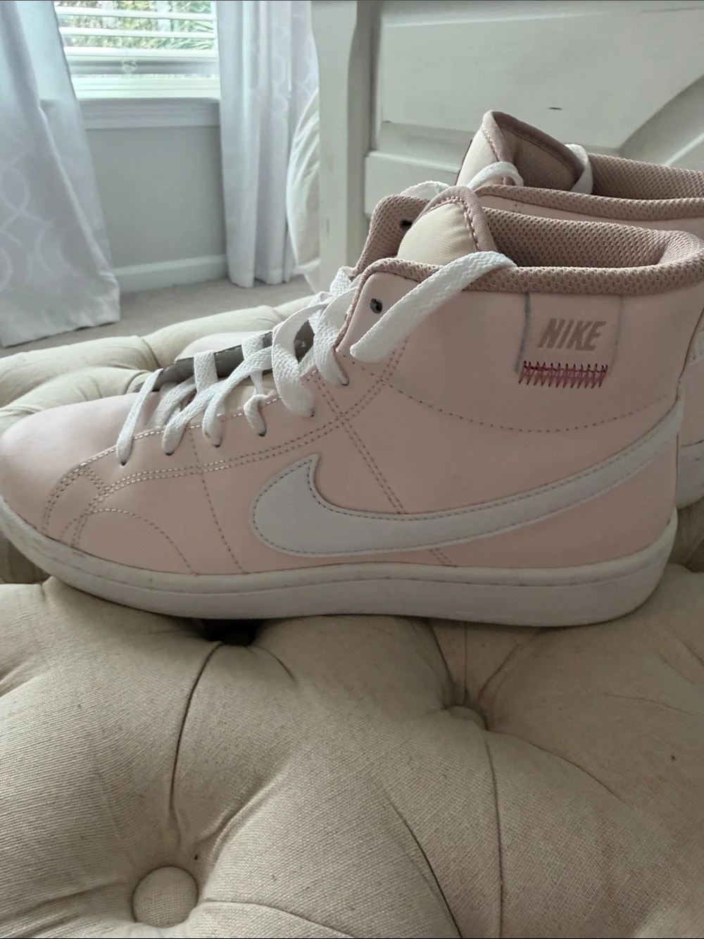 Nike mid top